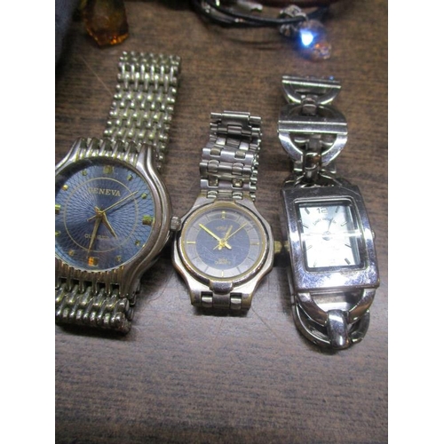 4098 - Collectionn of Fancy Watches, Souvenirs from Ukraina and Others