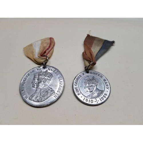 6162 - Lot of 2 English 1935 and 1937 Medals