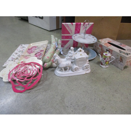 6114 - Assorted Bedroom Items (Pink)