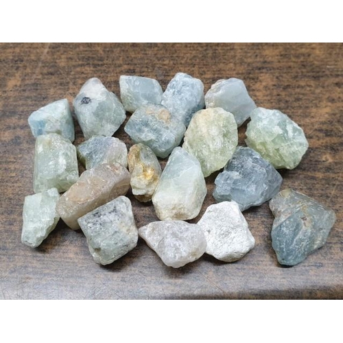 6104 - 19 x Uncut Aquamarine Stones