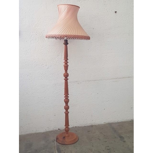 132 - Wooden Standard Lamp (H:180cm)