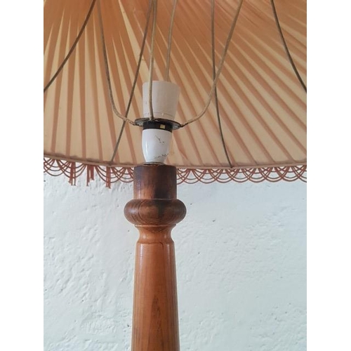 132 - Wooden Standard Lamp (H:180cm)