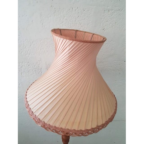 132 - Wooden Standard Lamp (H:180cm)