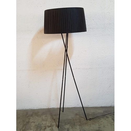 18 - Modern Black Floor Standing Lamp with Black Shade (H: 175cm)