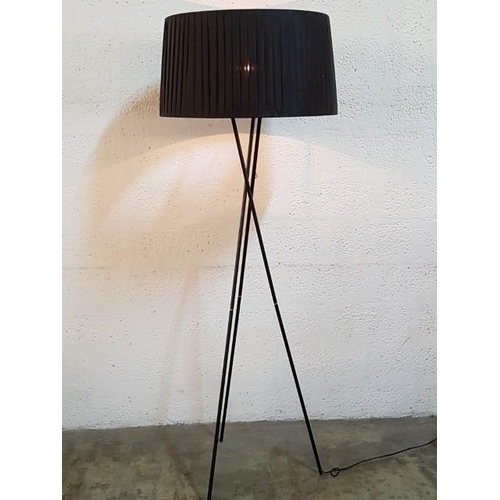 18 - Modern Black Floor Standing Lamp with Black Shade (H: 175cm)