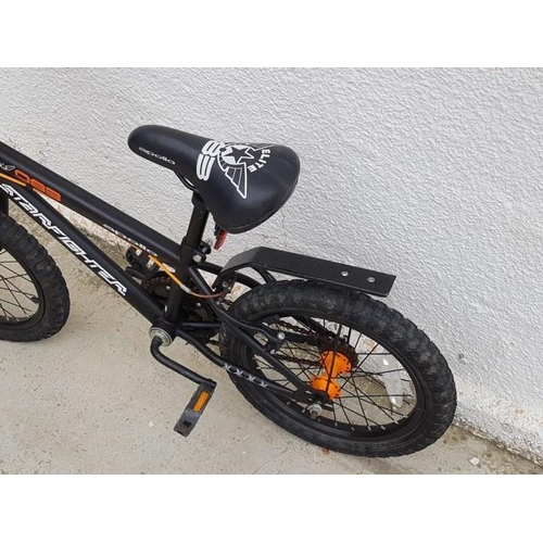 82 - Apollo Black Child's Bike (L:113cm x H:63cm)