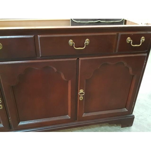 4 - Drexel Heritage Sideboard in Classic Cherry Wood Colour, Made in the USA (140cm x 40cm x 80cm). A/F,... 