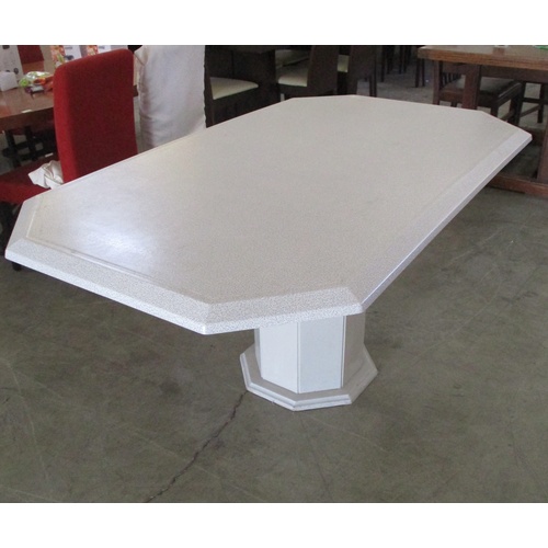 625 - Dinning Table with Octagonal Pedestal Leg (Approx 165cm x 95cm 75cm)