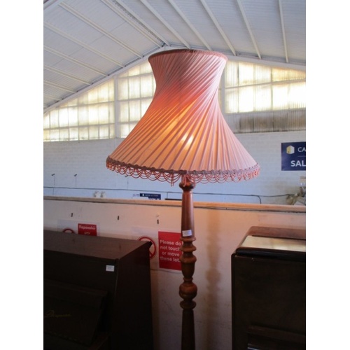 132 - Wooden Standard Lamp (H:180cm)