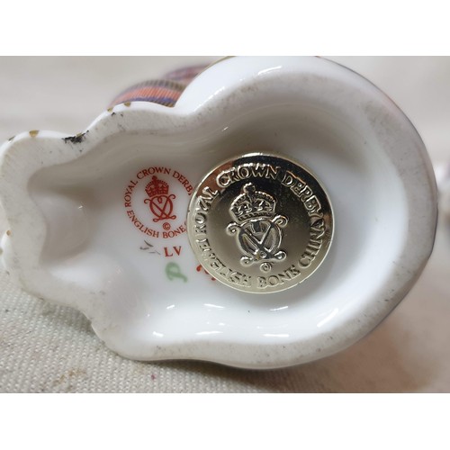 39 - Royal Crown Derby, Pair of Cats, English Bone China (H:13cm & 8cm), (2)