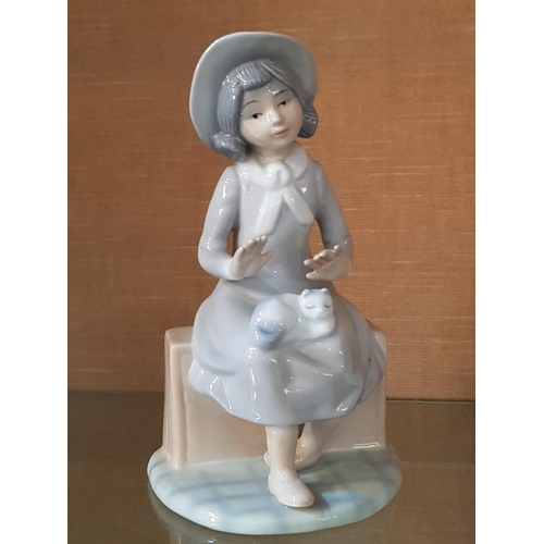 30 - Pair of Casades Porcelain Figurines Valencia Spain (H:22cm)