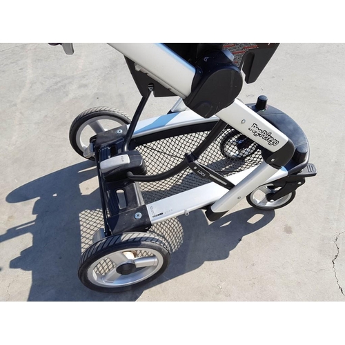 76 - 'Peg-Perego' Skate Stroller / Pram System with Car Seat and Bassinet