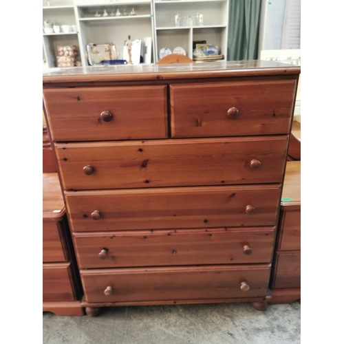 264 - Chest of Drawers with 2 x Half Size Drawers and 4 x Full Size Drawers (H:104cm x W:84cm x D:47cm)