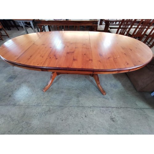 294 - Solid Wood Extending Oval Dinning Table (H:78cm x W:150-194cm x D:106cm)