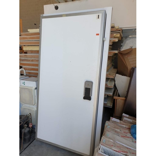 175A - Walk-in Fridge / Freezer Cold Room; Includes Approx. 20 x Insulated Panels, 2 x Doors, 2 x Indoor Fa... 