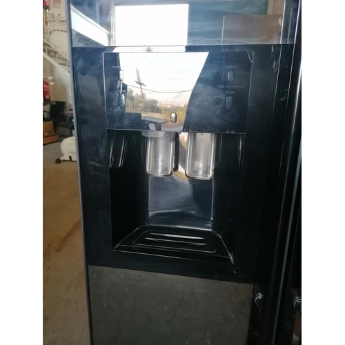 465 - Samsung American Style (Side by Side) Fridge Freezer with Mirrored Doors, Drinks Door, Water & Ice M... 