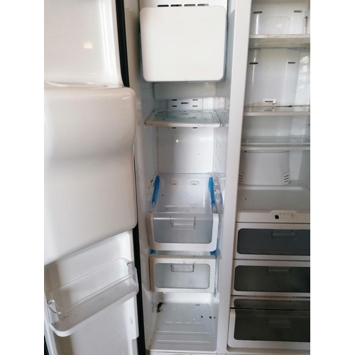 465 - Samsung American Style (Side by Side) Fridge Freezer with Mirrored Doors, Drinks Door, Water & Ice M... 