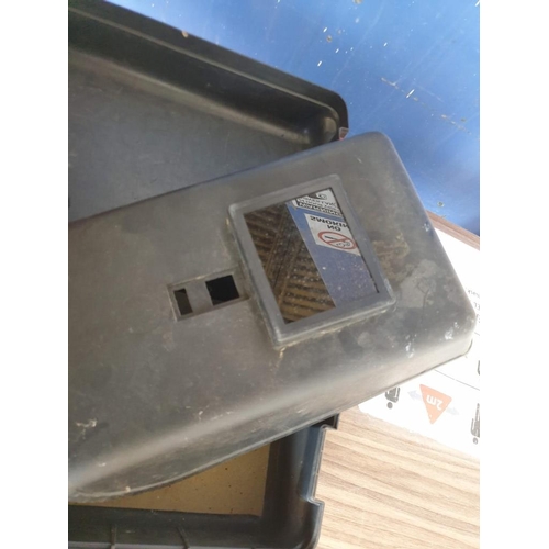 86 - Globus 2500 Welder in Case with Mask