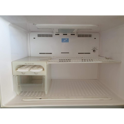 93 - Hitachi Silver Colour Fridge Freezer (R-Z610AUK6K), (83 x 68 x 171cm)