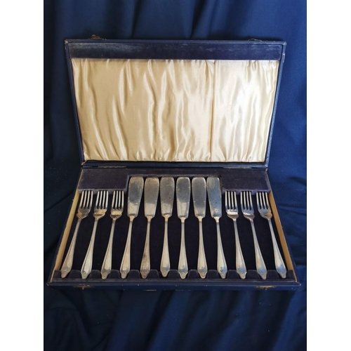 52 - Vintage Boxed Set of 6 x Engraved EPNS A1 Fish Knives and Forks (13)