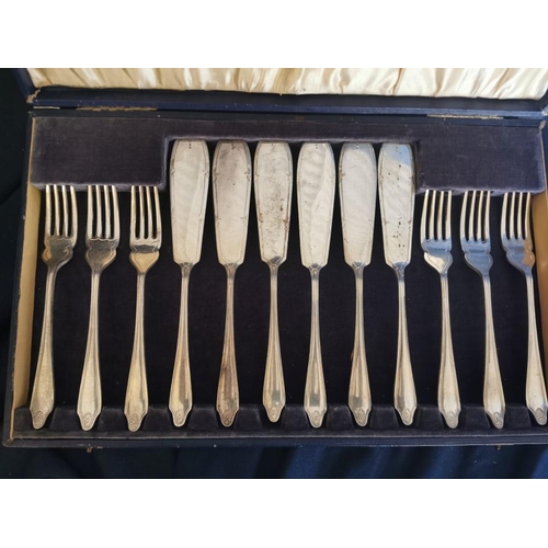 52 - Vintage Boxed Set of 6 x Engraved EPNS A1 Fish Knives and Forks (13)