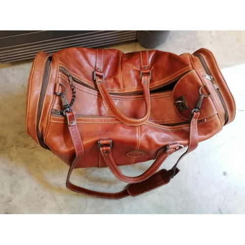 319 - Large Leather Travelling Bag (Approx; 28cm x 34cm x 57cm)