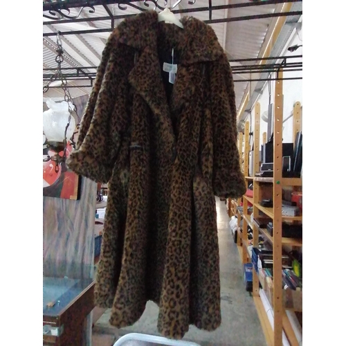 83 - Ladies Fur Effect Long Jacket Leopard Pattern (Free Size)