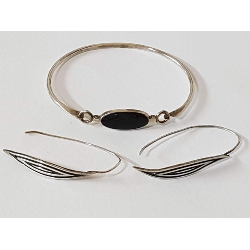 685 - Silver Bracelet with Onyx and Pair of Matching  Earrings