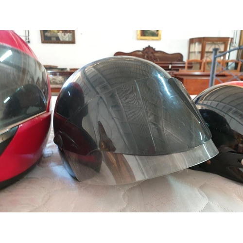 77 - 4 x Motorcycle Crash Helmets (4) (A/F)