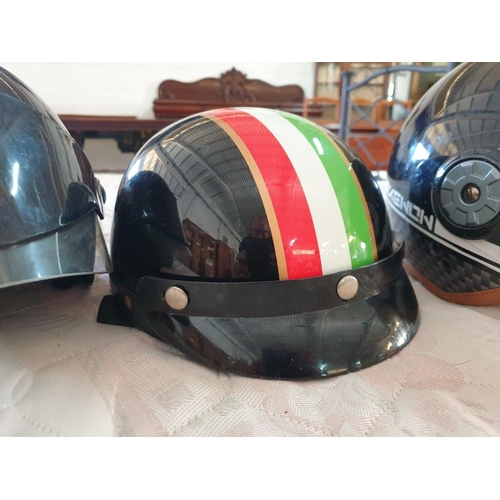 77 - 4 x Motorcycle Crash Helmets (4) (A/F)