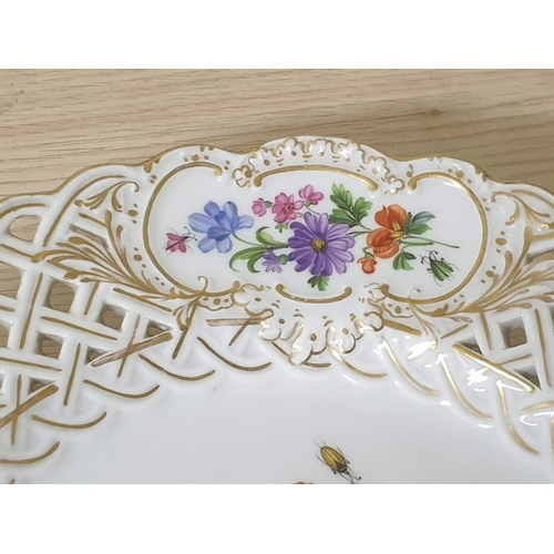 211 - A Fine Pierced Hand Painted Meissen Cabinet Plate C1890 with Floral Decoration (Ø24cm)