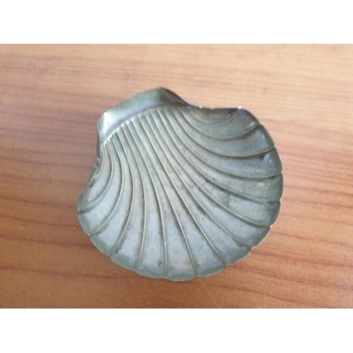 133 - Seashell Shape Cypriot Silver (.830) Dish with 3 - Feet Makers Mark 'KAI' (Approx 32gr, 8.5cm x 8cm ... 