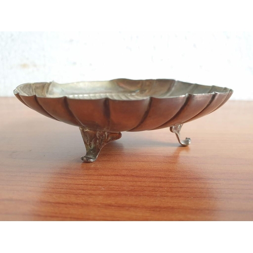 133 - Seashell Shape Cypriot Silver (.830) Dish with 3 - Feet Makers Mark 'KAI' (Approx 32gr, 8.5cm x 8cm ... 