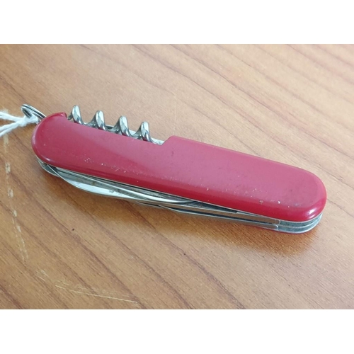 135 - Victorinox Swiss Army / Pocket Knife