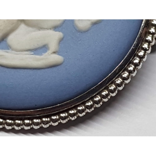 28 - Blue Wedgwood Jasperware & Silver Round Broach (Ø3cm)