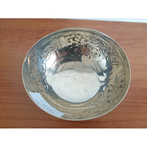 21 - Decorative Round 3-Footed Silver (.830 Bowl with Floral Pattern (Approx. 107gr, Ø 11cm)