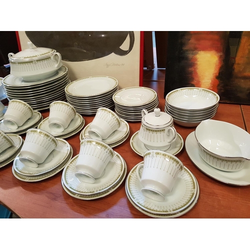 62 - Noritake Dinner and Tea Set inc 8 x Cups, 10 Saucers, Sugar Pot with Lid, Milk Jug, 10 x Dinner Plat... 