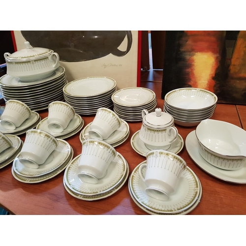 62 - Noritake Dinner and Tea Set inc 8 x Cups, 10 Saucers, Sugar Pot with Lid, Milk Jug, 10 x Dinner Plat... 