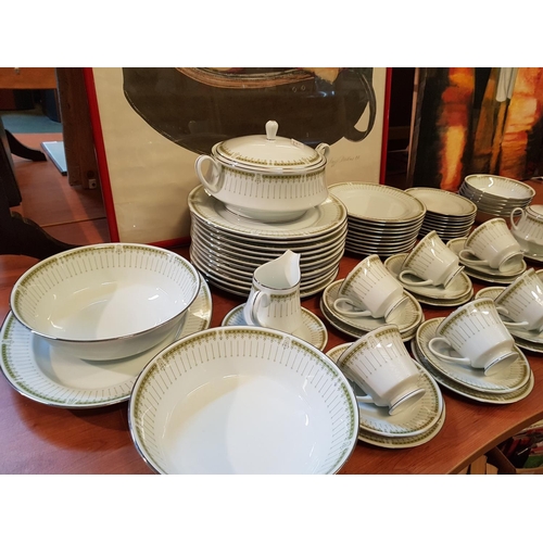 62 - Noritake Dinner and Tea Set inc 8 x Cups, 10 Saucers, Sugar Pot with Lid, Milk Jug, 10 x Dinner Plat... 