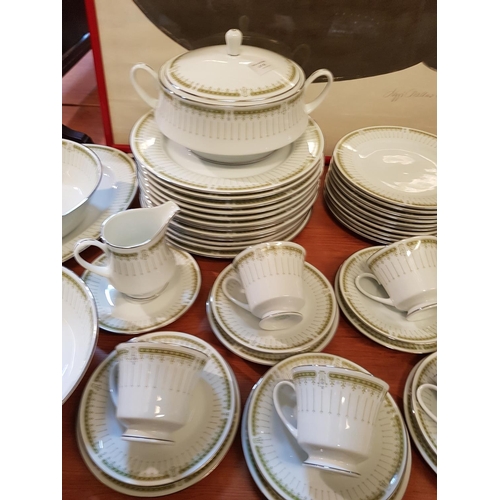 62 - Noritake Dinner and Tea Set inc 8 x Cups, 10 Saucers, Sugar Pot with Lid, Milk Jug, 10 x Dinner Plat... 