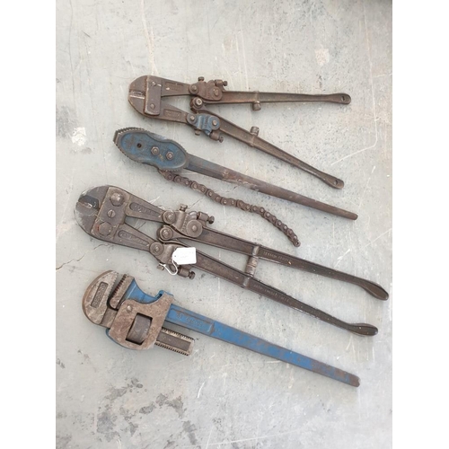 615 - 2 x Large Bolt Cutters, Chain Wrench & Adjustable Wrench (4)