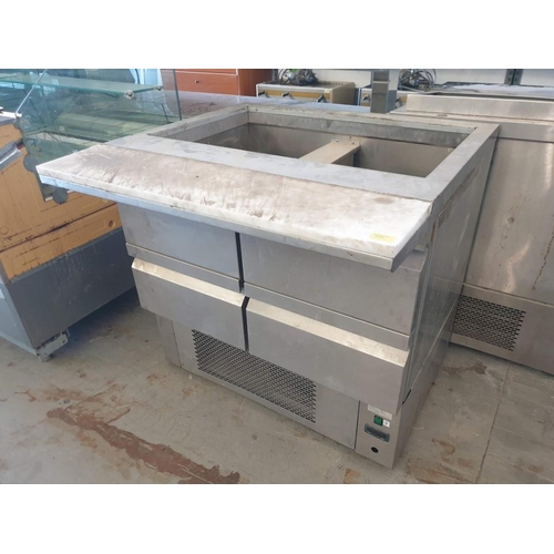 641 - Stainless Steel Chiller Table with 4 - Drawers and Salad Preparation (94cm x 70cm x 87cm)