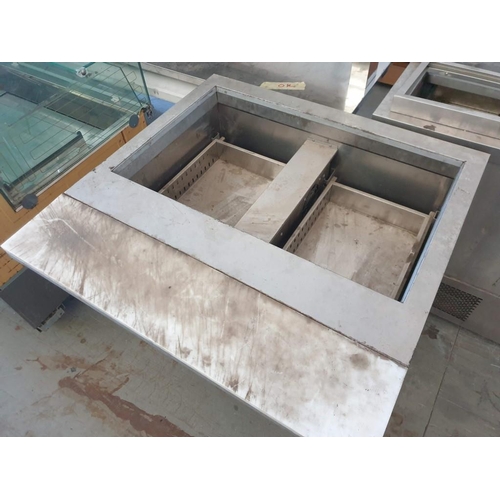 641 - Stainless Steel Chiller Table with 4 - Drawers and Salad Preparation (94cm x 70cm x 87cm)