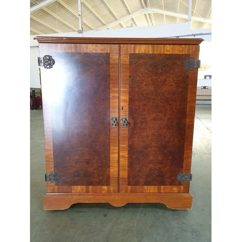 68 - Dark Wood / Classical Style TV Cabinet (78cm x 48cm x 90cm)