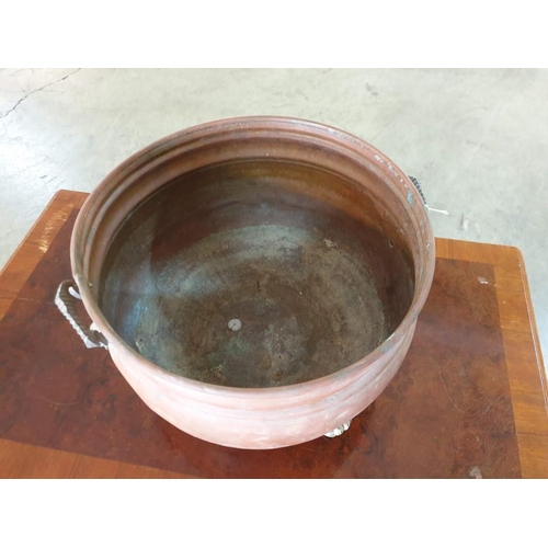 70 - Large Copper Planter with Claw Feet, Approx Ø32cm H:23cm)