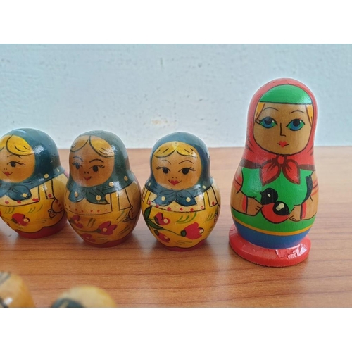 74 - Collection of 15 x Matryoshka/ Russian Doll Pieces (15)