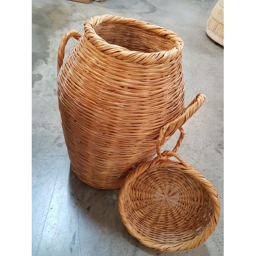 385 - Large Traditional Wicker Basket with Lid (H:67cm)