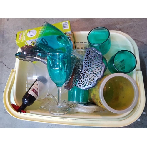 818 - Quantity of Kitchen items inc; Plastic Basket with Handle