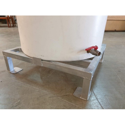 367 - Cold Water Tank (Approx Ø70cm L:140cm) Together with Metal Stand