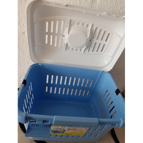 524 - Small Pet Carrier (45cm x 33cm x H:33cm) (A/F Broken Closure)